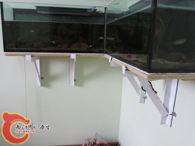 长1M(算拐角处)、宽25CM、高35CM。