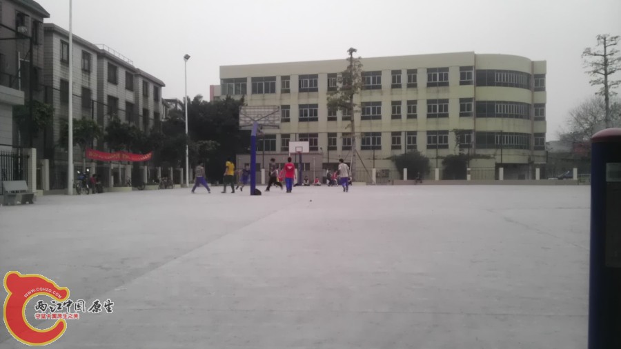 气温不错 3点的时候感觉得有23° 球场不滑 