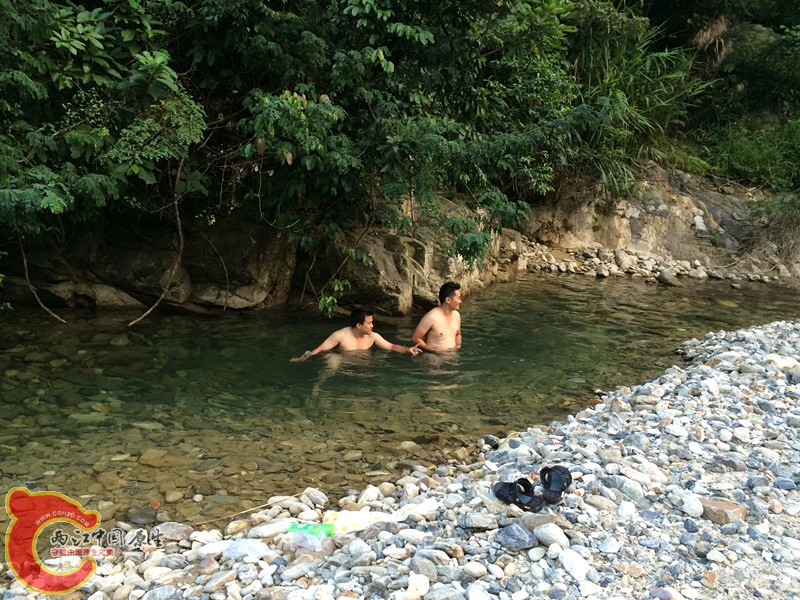 16-泡天然矿泉水.jpg