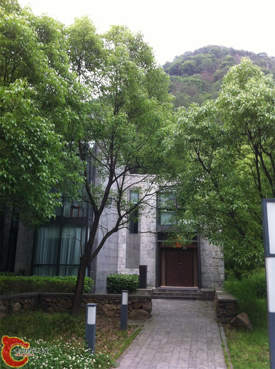 一栋栋别墅式酒店隐于山间，体验确实不错
