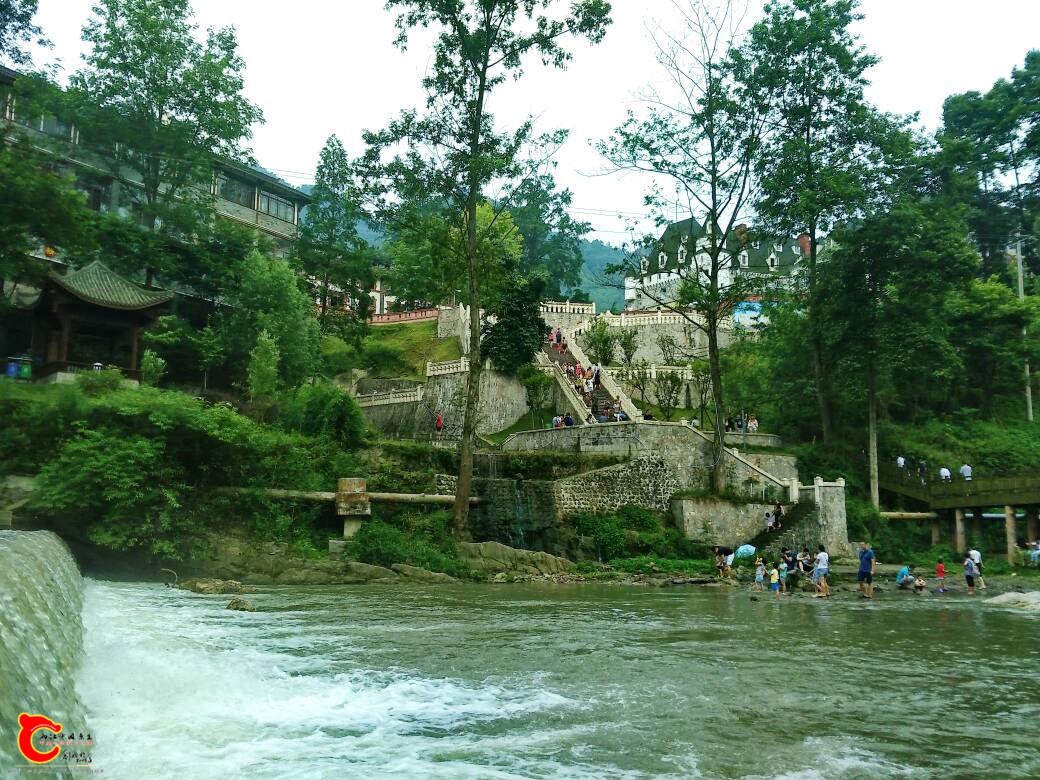200454tl0rch8f82eyjiec.jpg