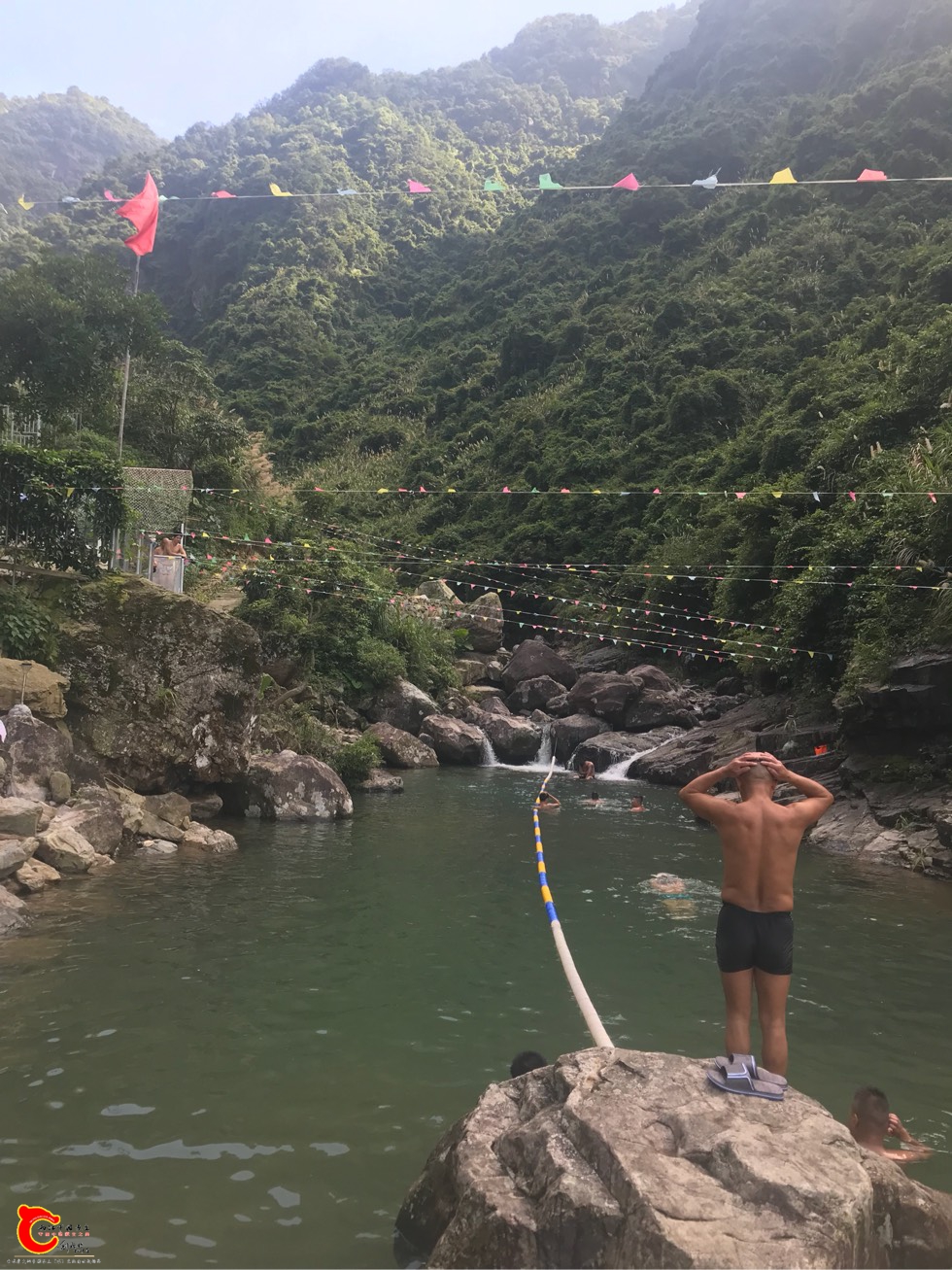 180920tyf6h44o43u4vznl.jpg