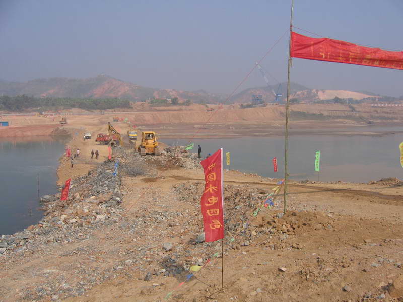 浪平康菽拍的西江截流