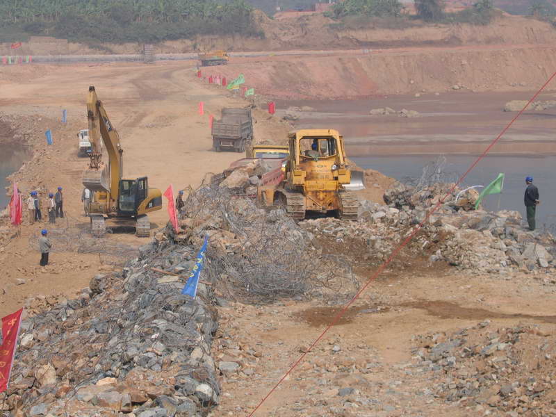 浪平康菽拍的西江截流
