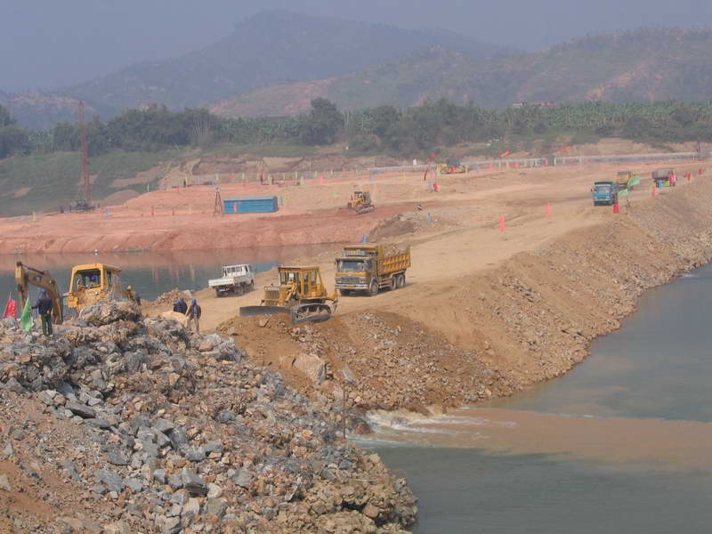 浪平康菽拍的西江截流