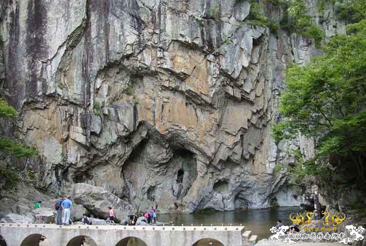 风景区的溪流俯视拍鱼 [9P]
