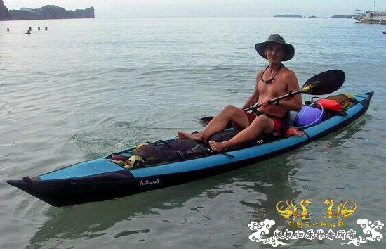 [转帖]英摄影师专为鲸鱼拍照 独自驾舟近距离拍摄