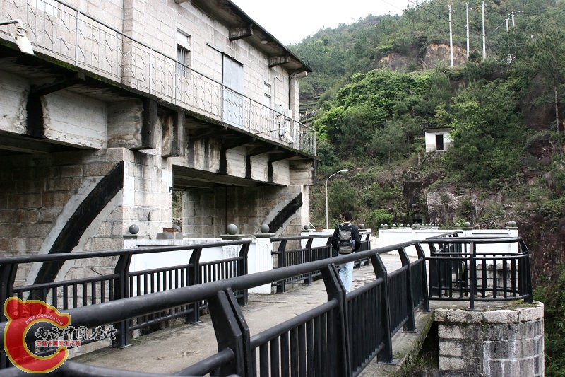 坝顶