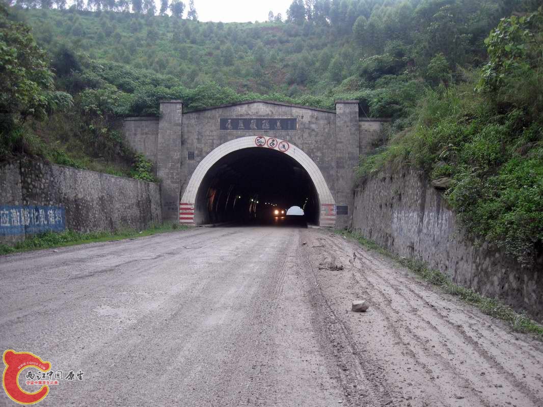 昨天刚下过一场透雨,前二十公里路况极差...只能用10-11KM/H的速度爬行前进...